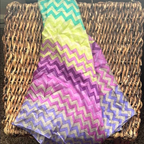 Colorful Chevron Pattern Scarf - Picture 3 of 3